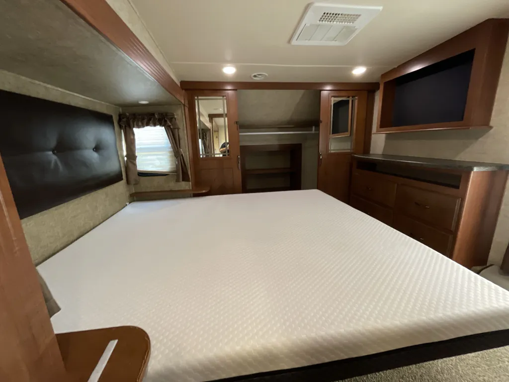 2016 Forest River Sierra 355RE, Photos photo 11