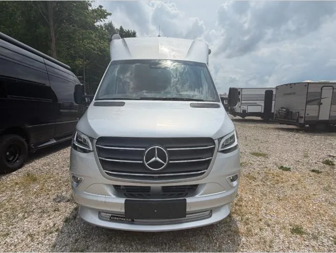 2025 Airstream Atlas Murphy Suite - Photo 4