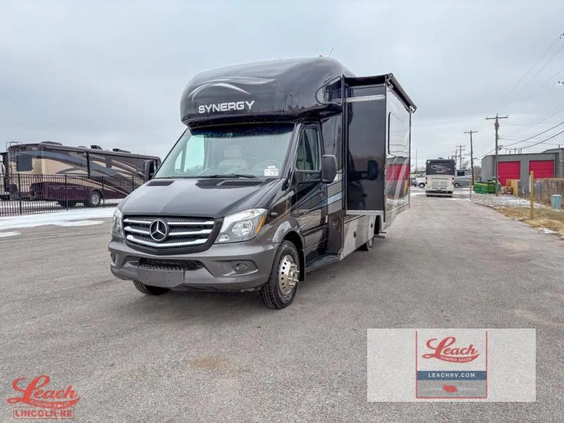 2018 Thor Motor Coach Synergy Used    JR24 - Photo 4