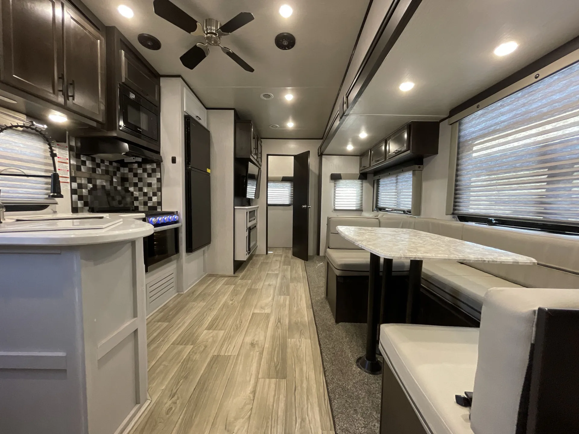 2023 Genesis Supreme Surfside 295BHS - Photo 3