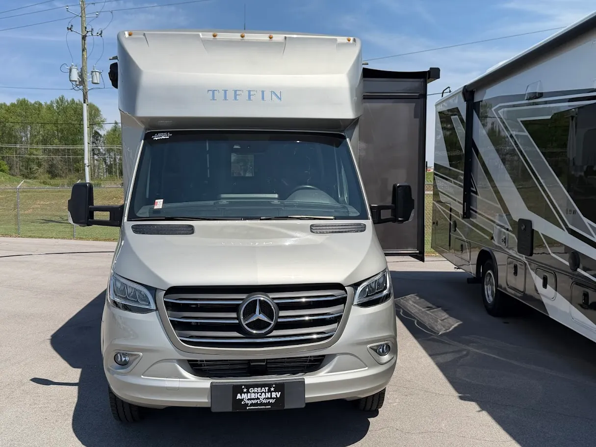 2023 Tiffin Wayfarer 25 JW - Photo 3