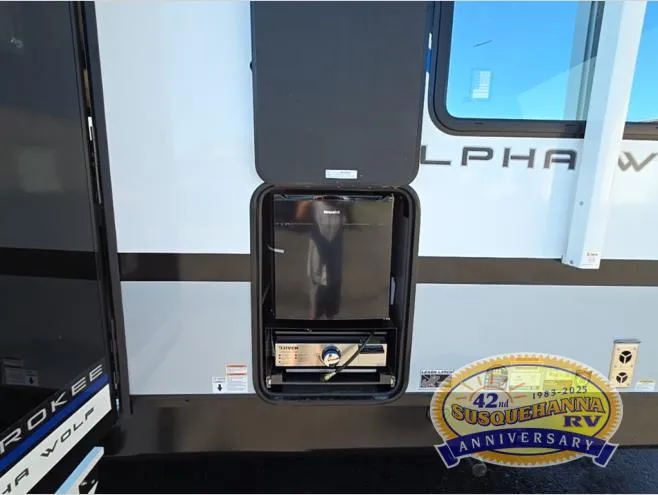 2027 Forest River RV Cherokee Alpha Wolf 25FKX - Photo 2