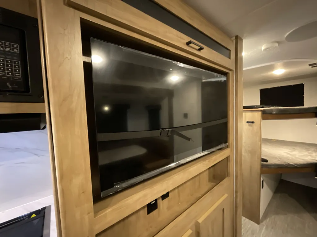 2024 Coachmen Freedom Express Ultra Lite 258BHS, Photos photo 13