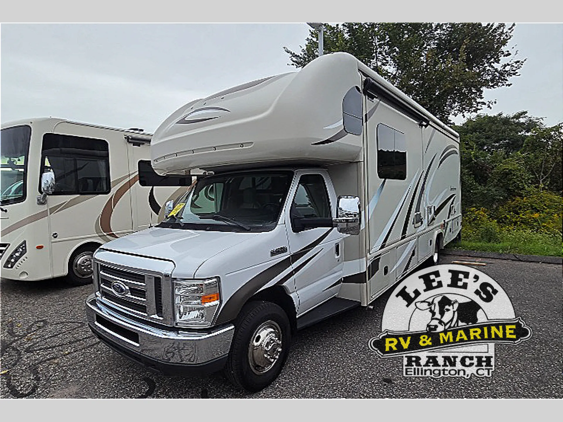 2018 Fleetwood Jamboree 30D - Photo 4
