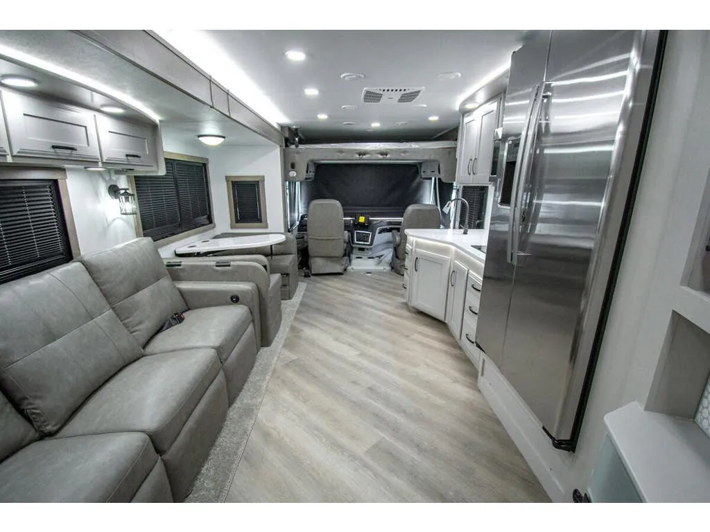 2027 Entegra Coach Emblem 36U, Photos photo 2