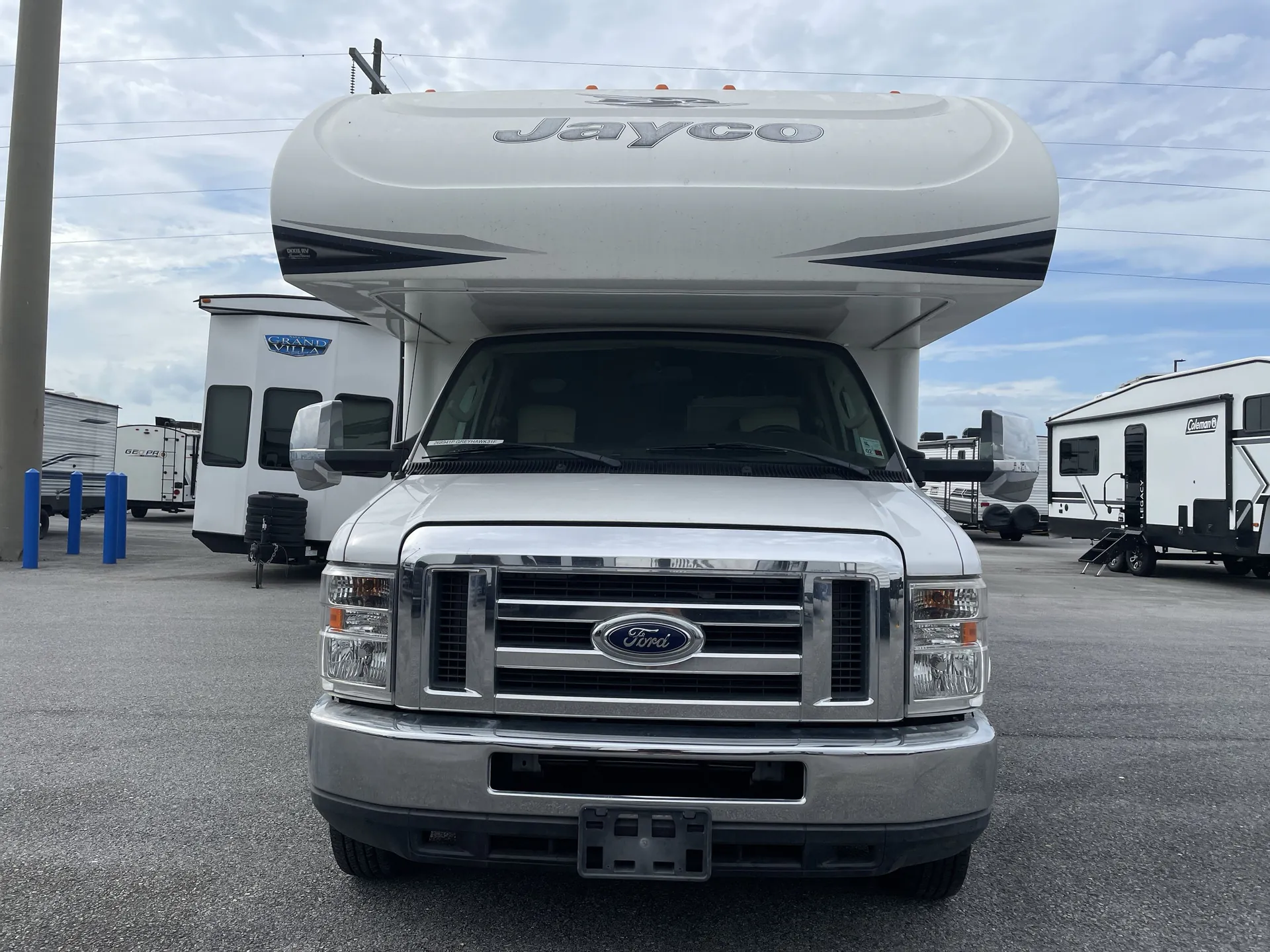 2019 Jayco Greyhawk 31F — front