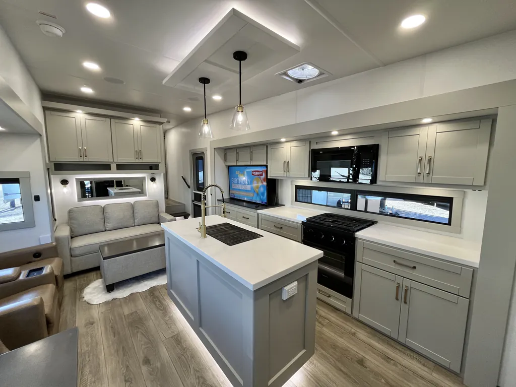 2025 Brinkley Model Z 3400, Photos photo 3