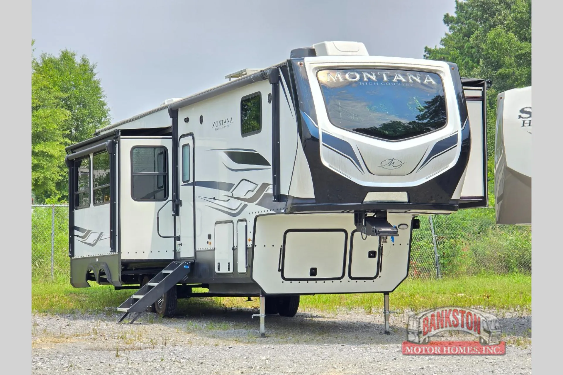 2023 Keystone Montana High Country 335BH - Photo 2