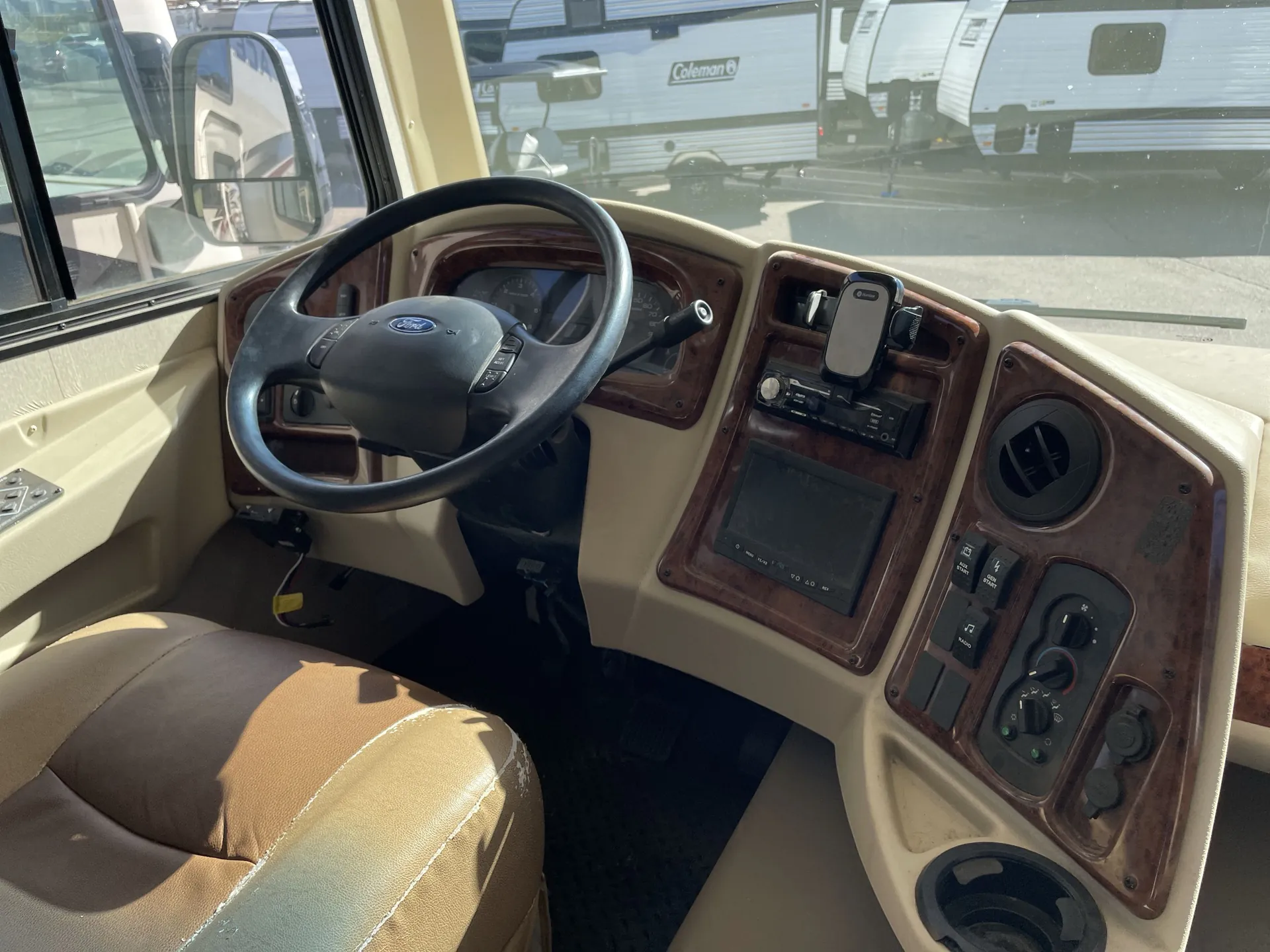 2019 Coachmen Pursuit Precision 27DS — living area main