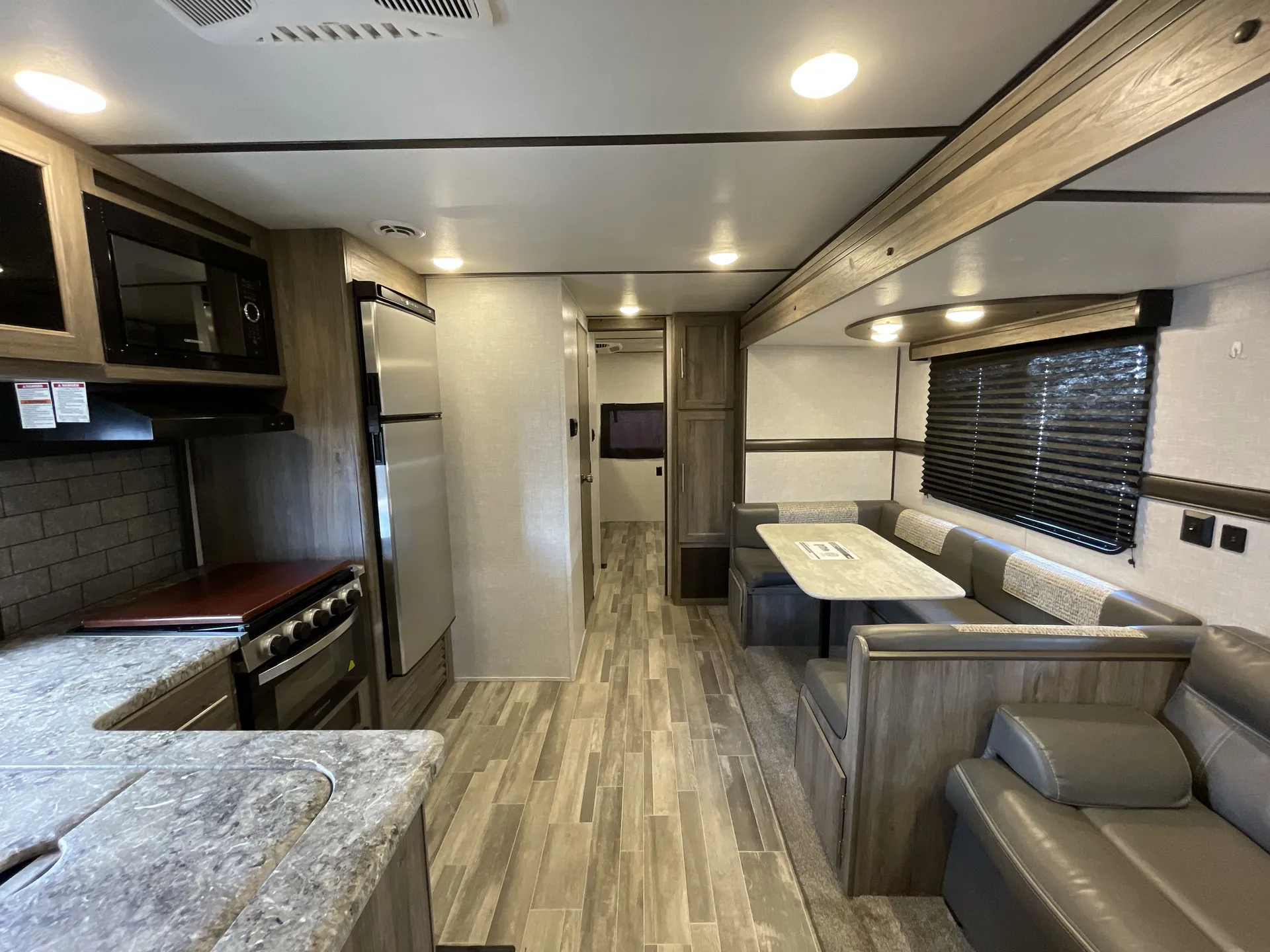 2021 CrossRoads Zinger 340BH — living area main