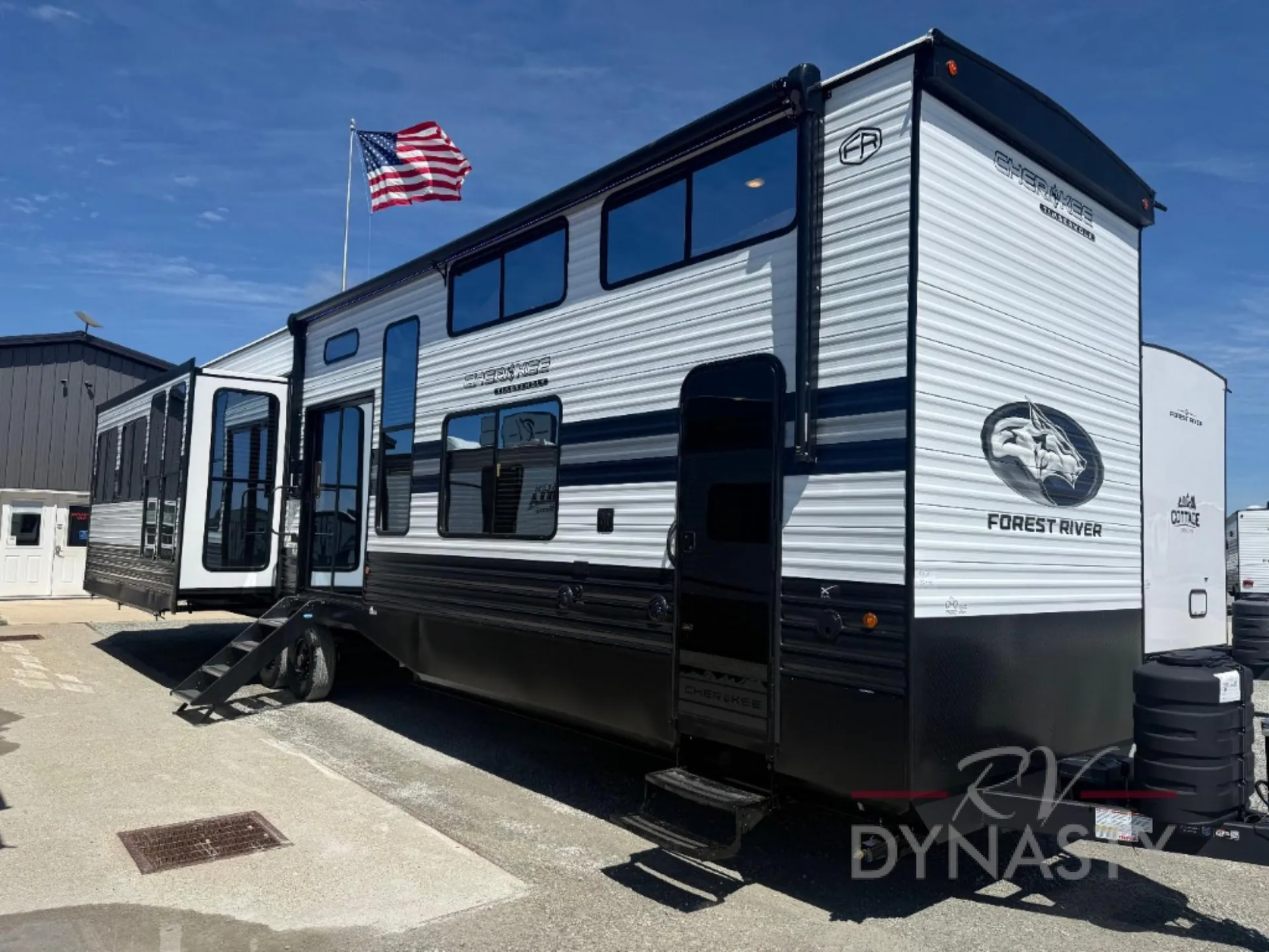 2027 Forest River Cherokee Timberwolf 39JM dealer photo 1 from RV Dynasty