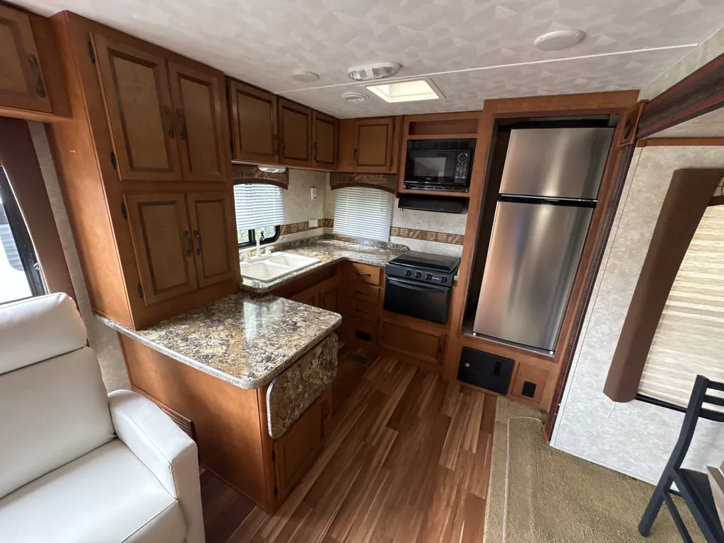 2014 Gulf Stream Conquest 295SBW, Photos photo 12