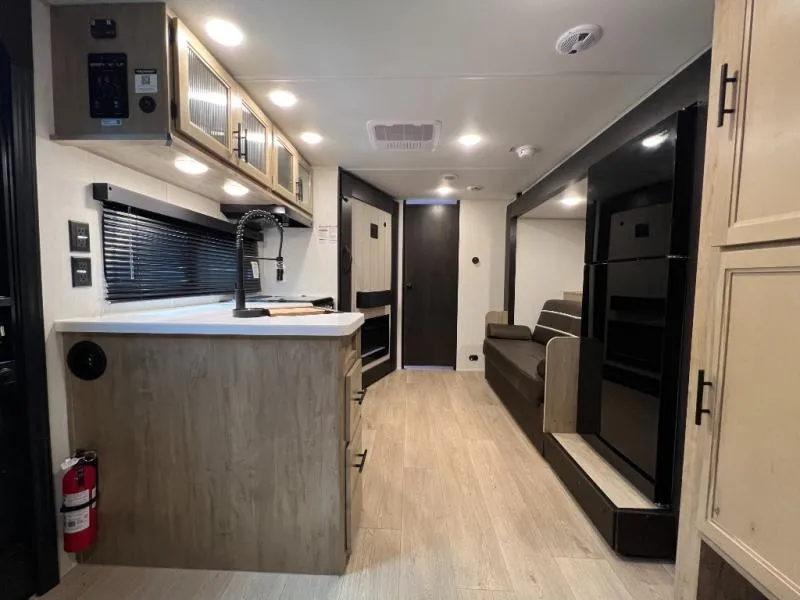 2026 Forest River RV Cherokee Grey Wolf Black Label 21ABBL - Photo 4