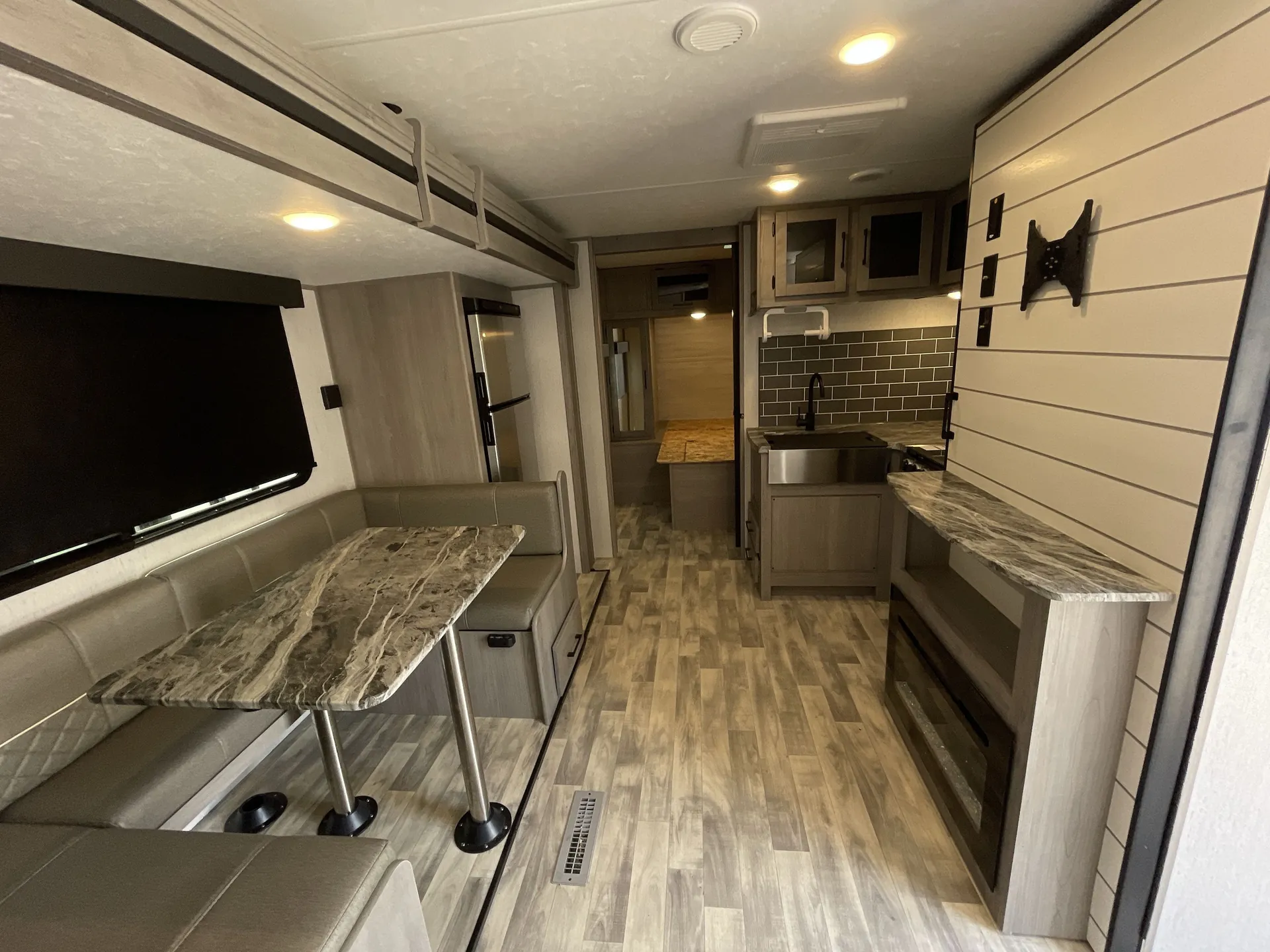 2022 Dutchmen Kodiak Ultra-Lite 248BHSL — living area main