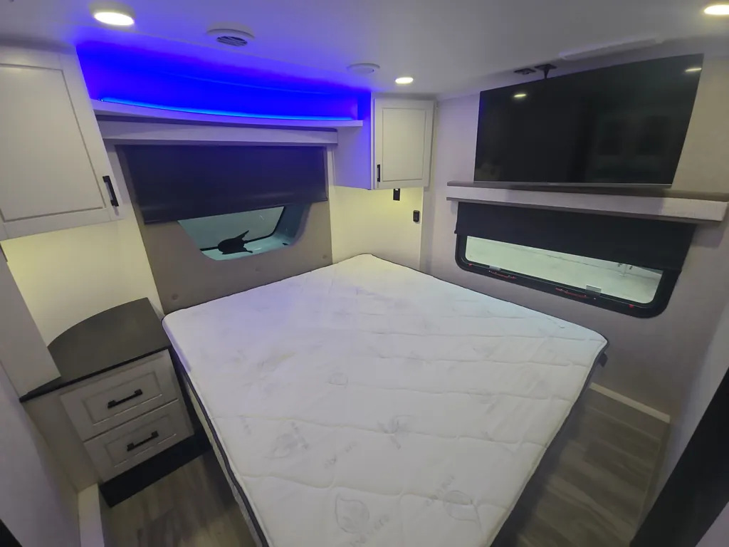 2025 Jayco Seismic Luxury Series 4113, Photos photo 15