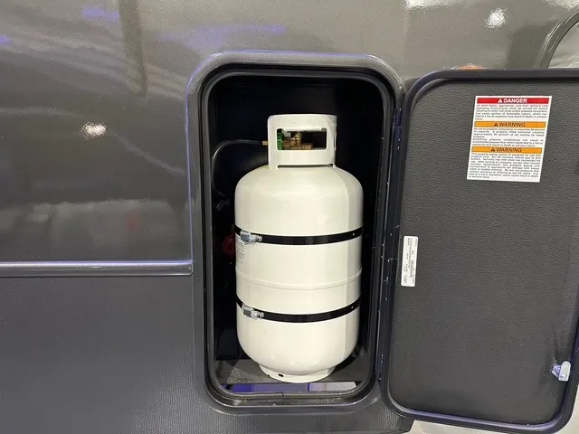 2026 Jayco Seismic 395 - Photo 3