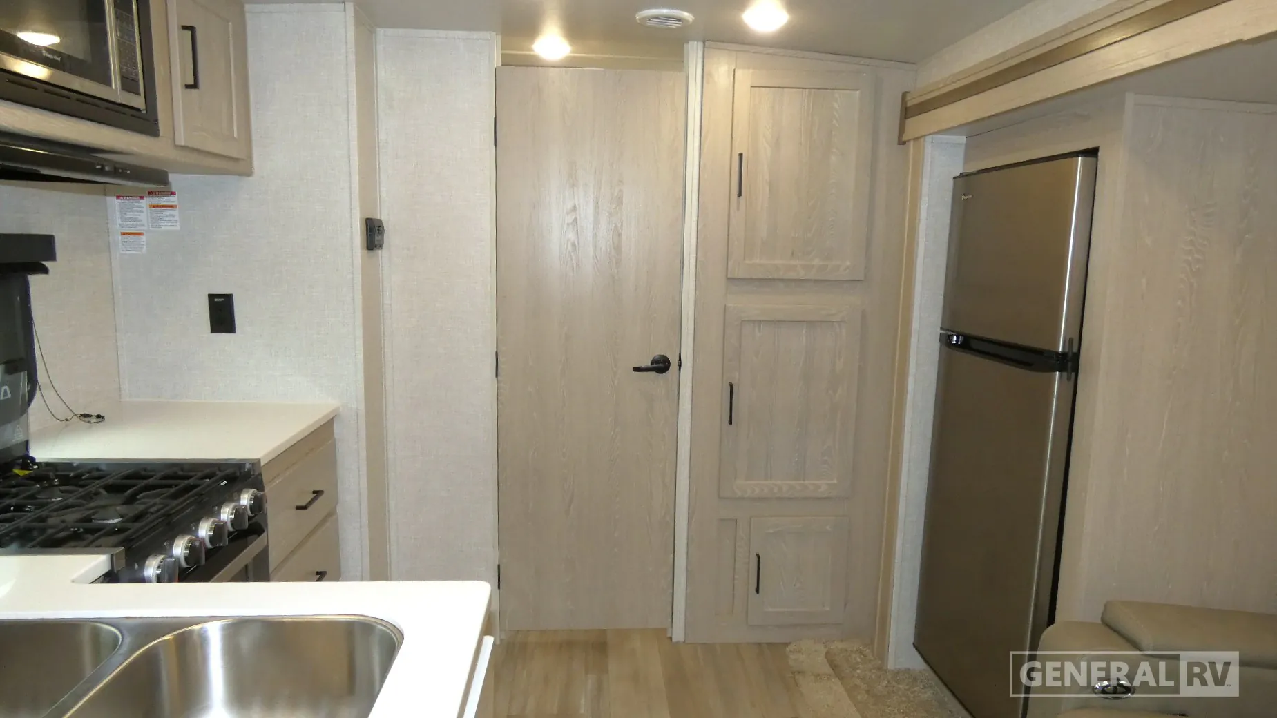 2022 Forest River Rockwood Mini Lite 2513S - Photo 3