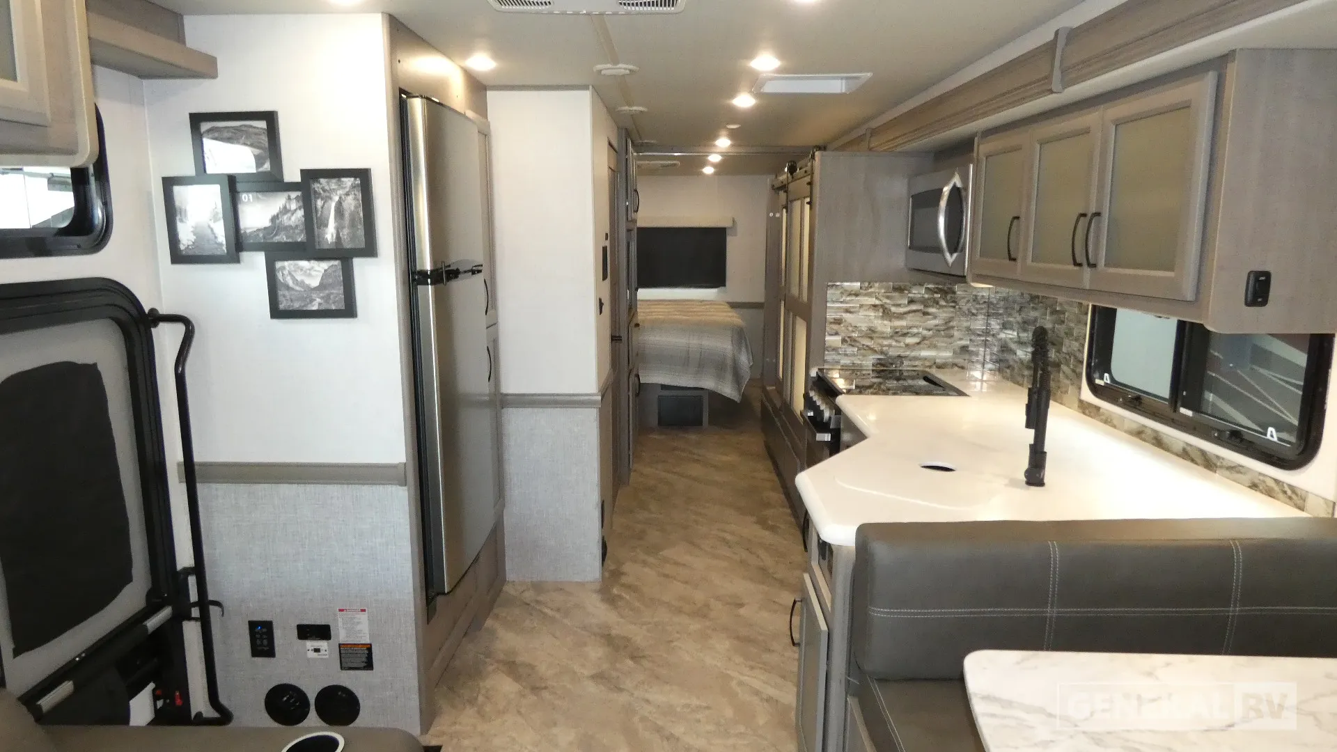 2024 Fleetwood Flex 34J - Photo 3