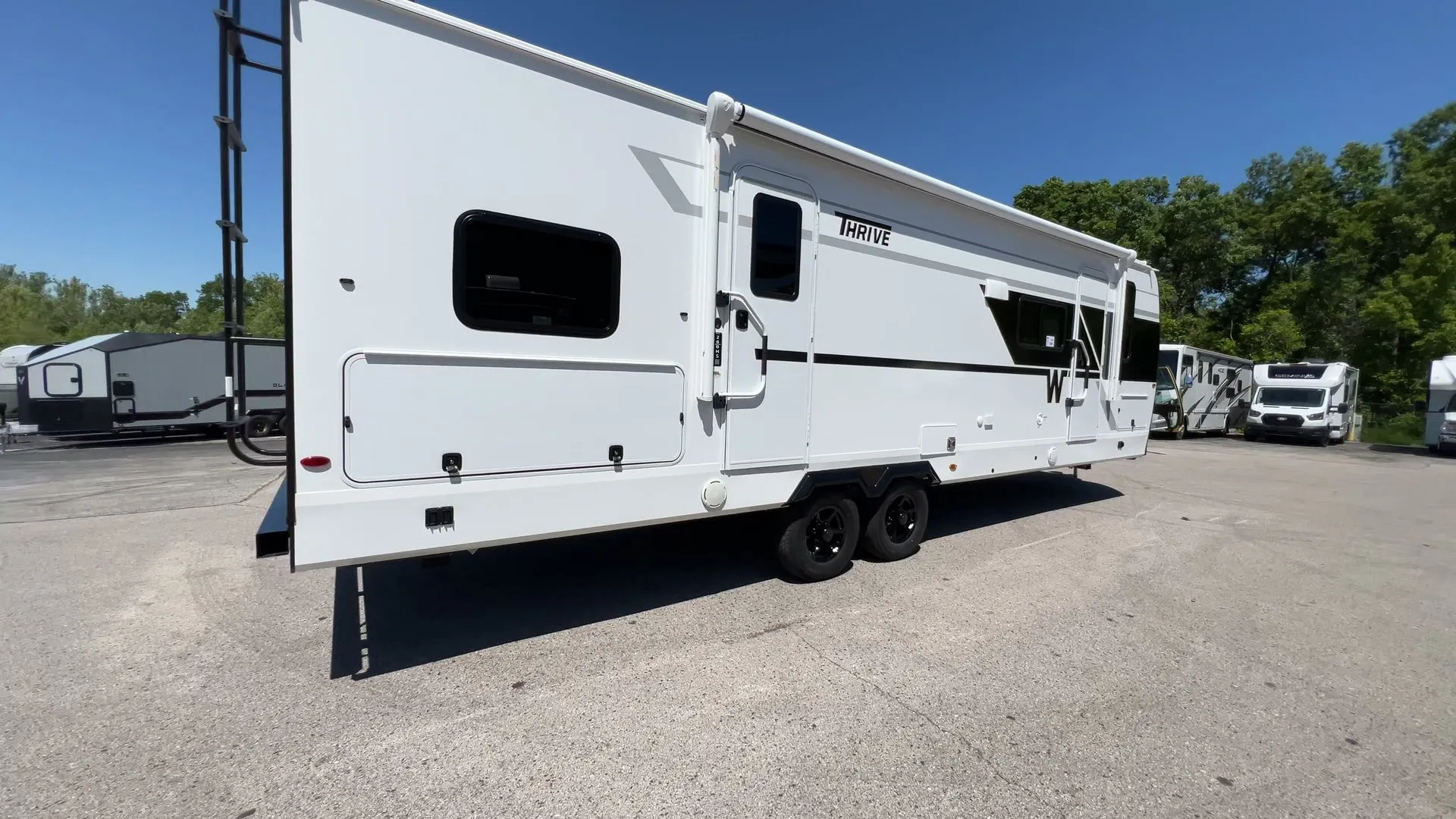 2026 Winnebago Thrive 28BHS - Photo 4