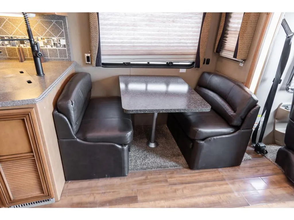 2015 Newmar Canyon Star 3921, Photos photo 7