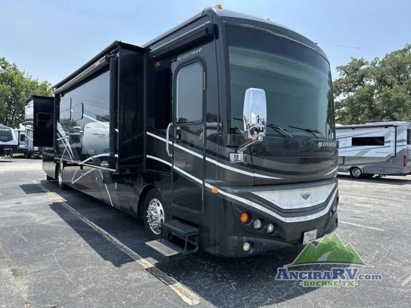 2015 Fleetwood Expedition 40X - Photo 3