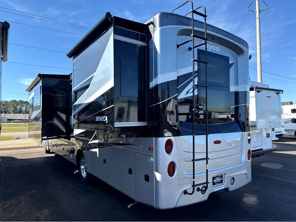 2026 Jayco Seneca 37M - Photo 4