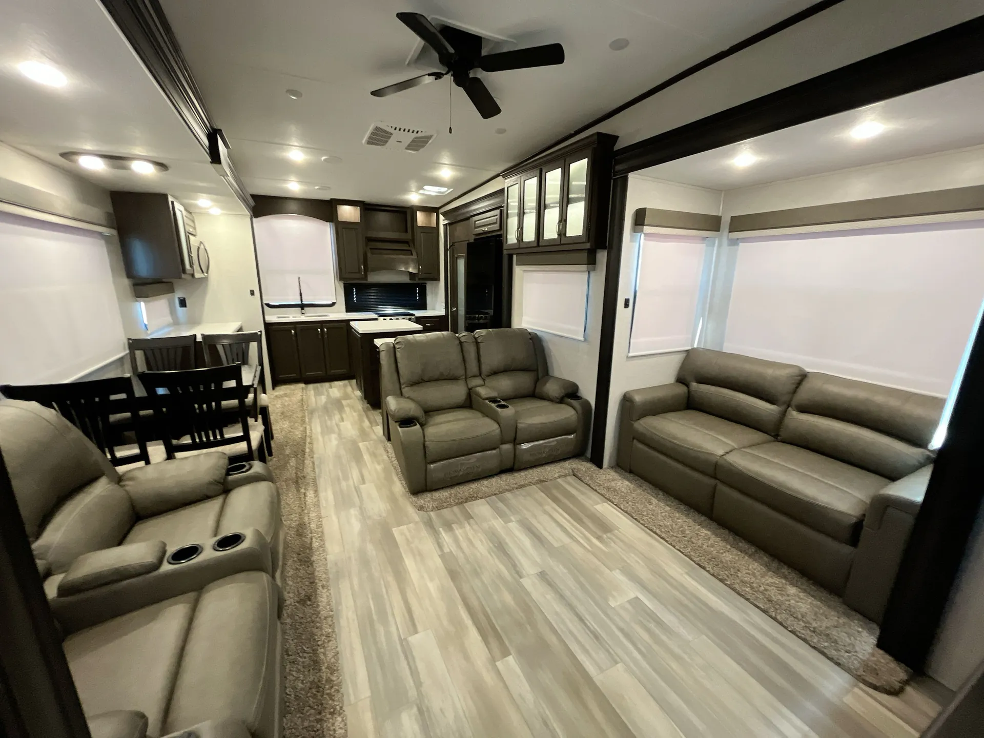 2022 Coachmen Brookstone 374RK — living area main
