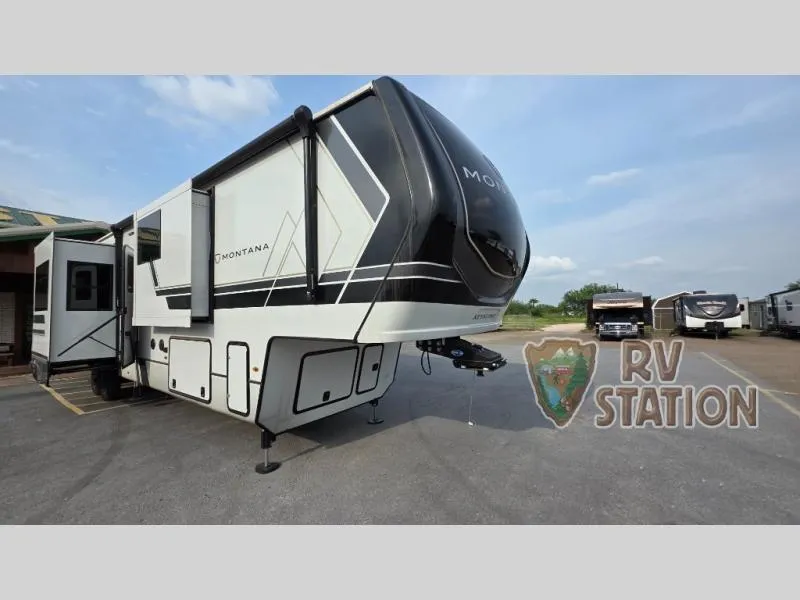 2026 Keystone Montana 3901RK - Photo 2