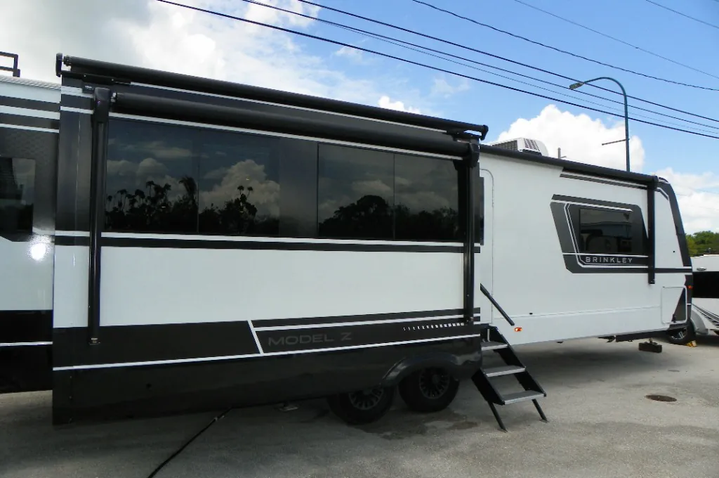 2025 Brinkley Model Z Air 310, Photos photo 11