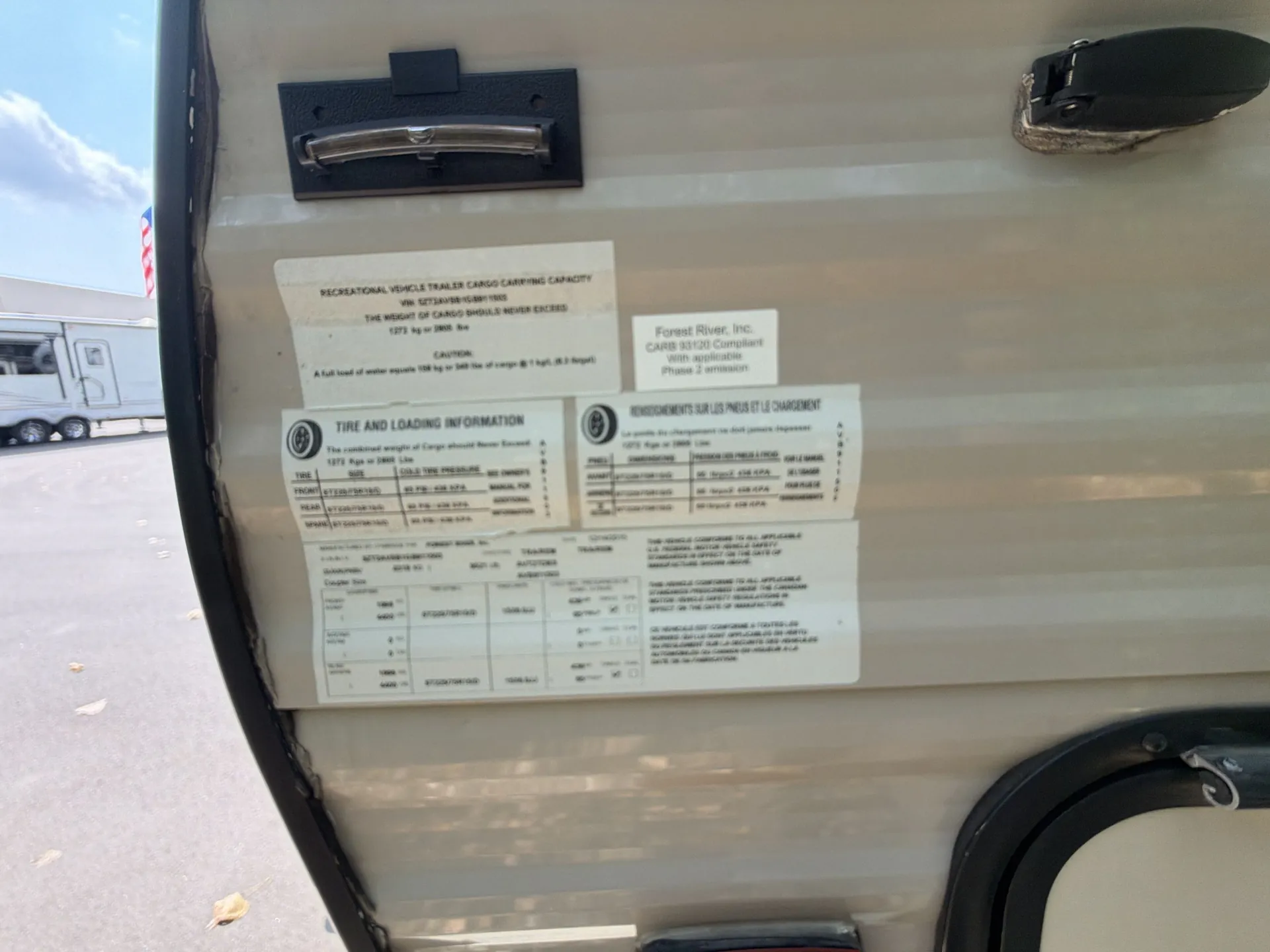 2016 Prime Time Avenger 27DBS — living area main