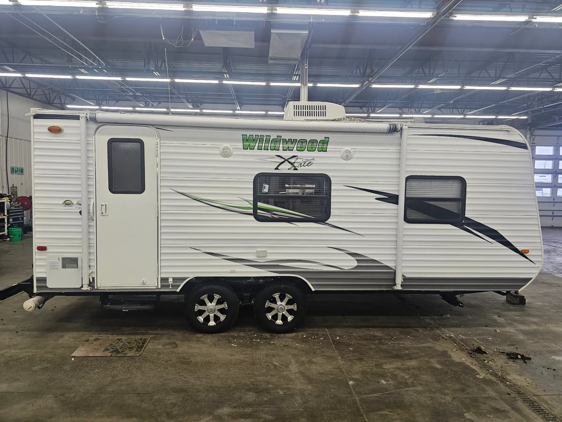 2010 Forest River Wildwood X-Lite 22RB - Main photo