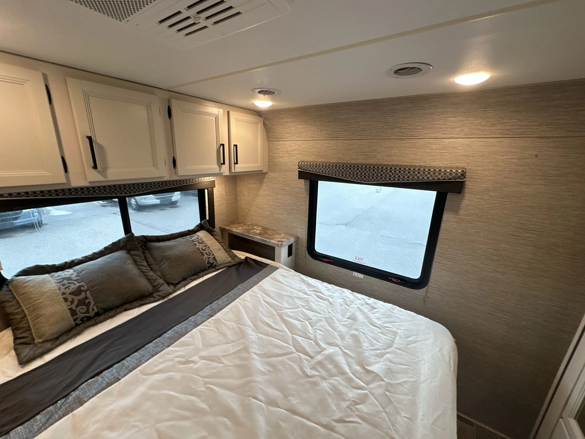 2022 Thor Motor Coach Chateau 31EV - Photo 3