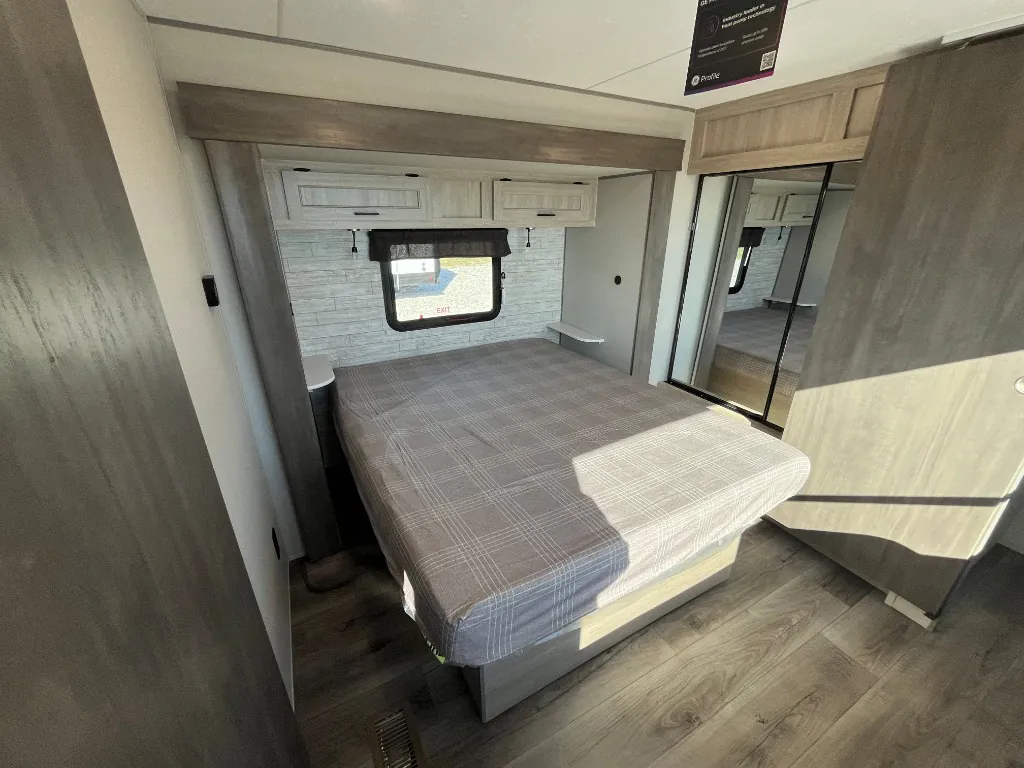 2026 Coachmen Catalina Legacy Edition 343BHTS (2 Queen Beds), Photos photo 39