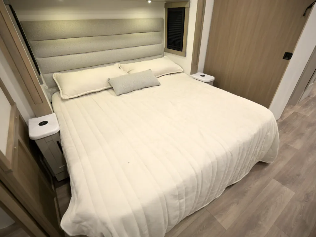 2027 Entegra Coach Vision XL 36C, Photos photo 33