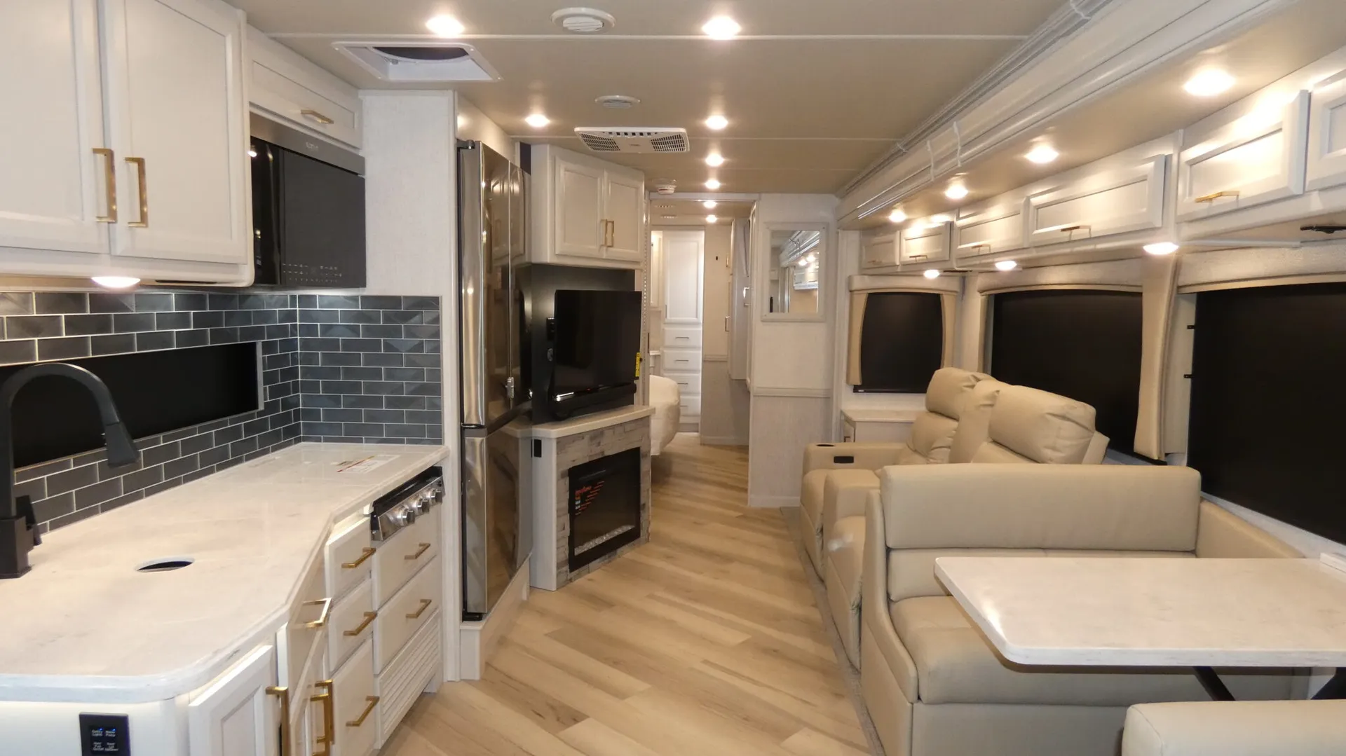 2026 Holiday Rambler Vacationer 35K - Photo 3
