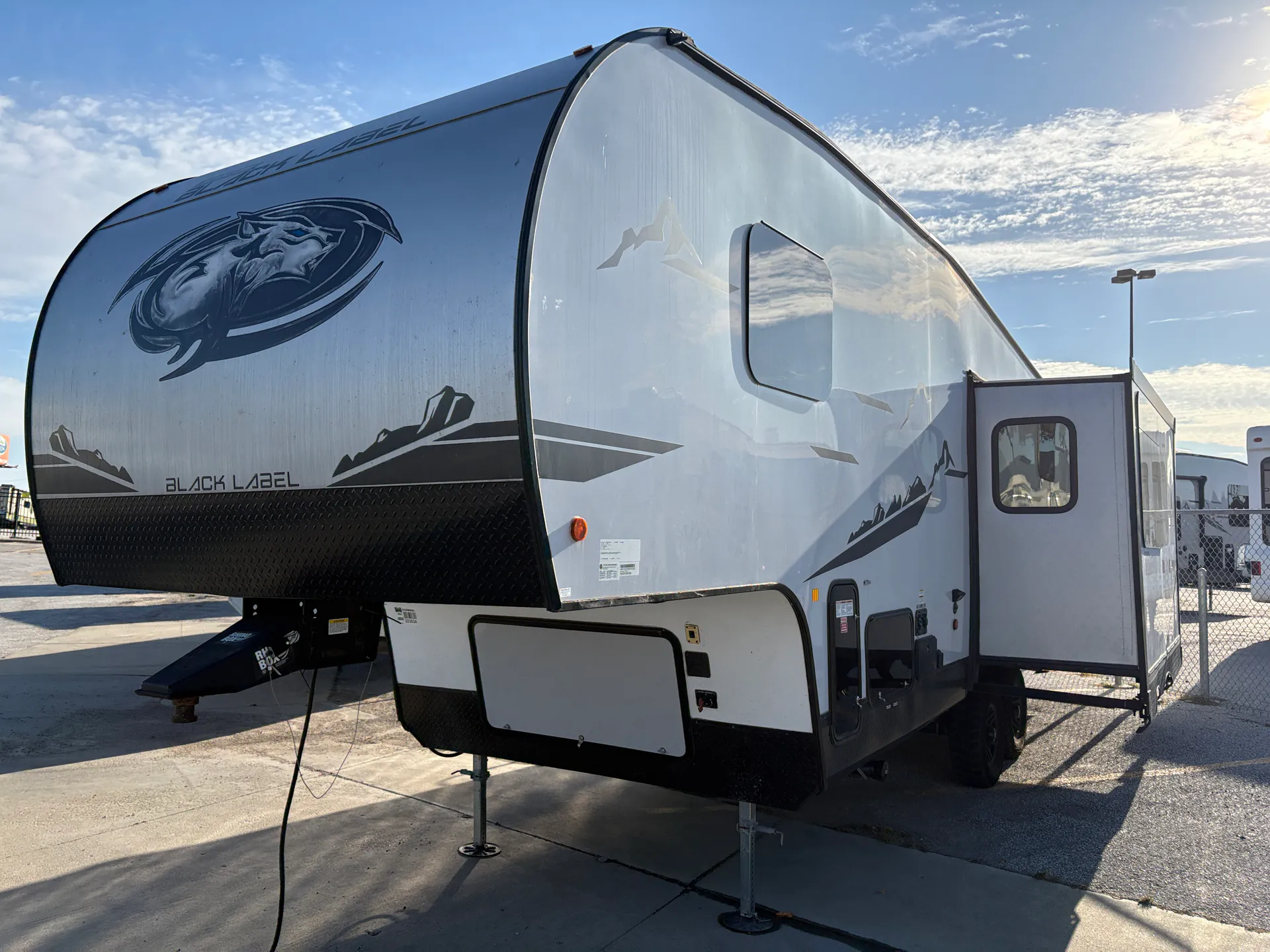 2023 Forest River Cherokee Black Label 235MBBL - Photo 4