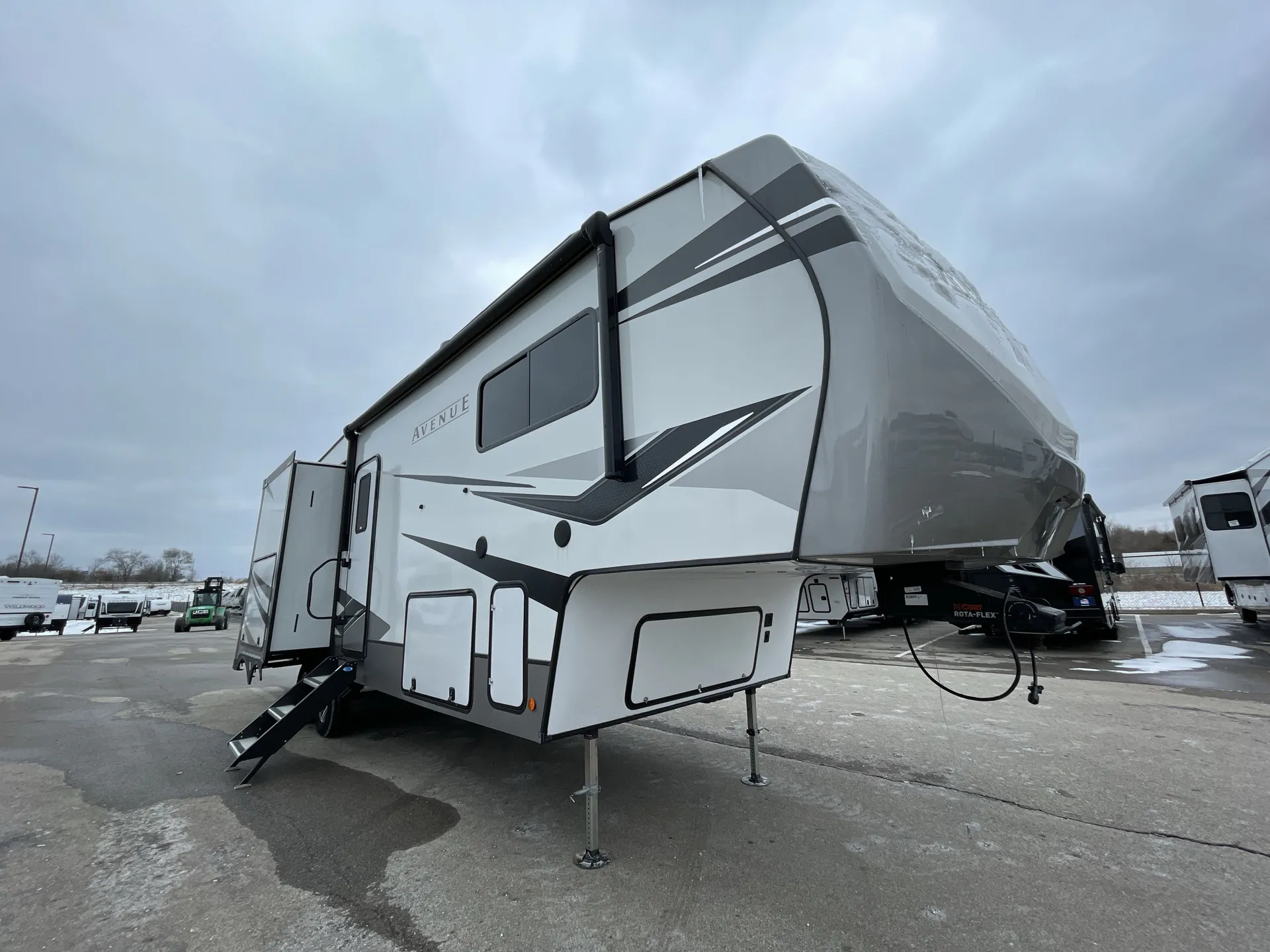 2023 Alliance RV Avenue 33RKS - Photo 2