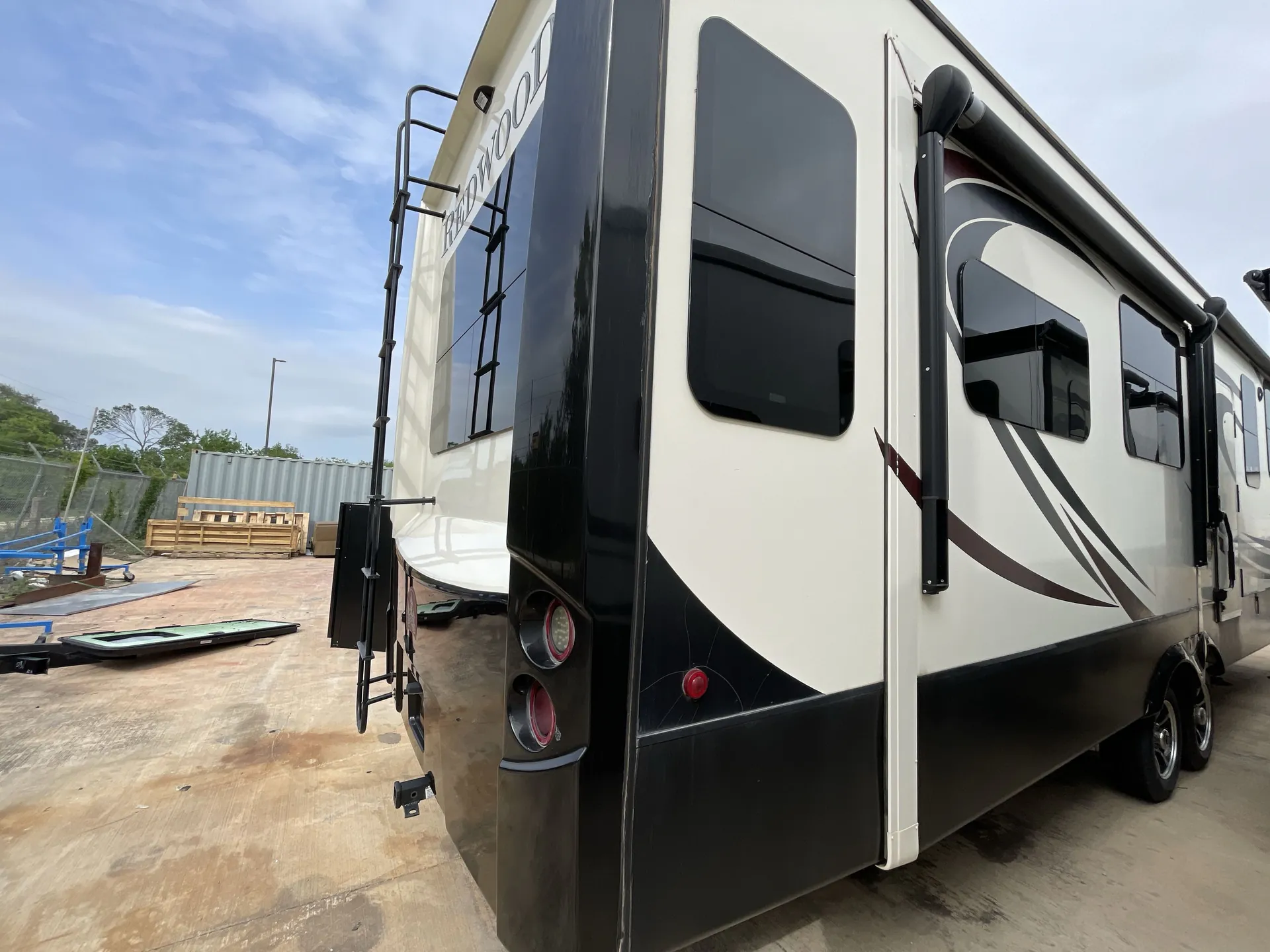2018 CrossRoads Redwood 3881ES