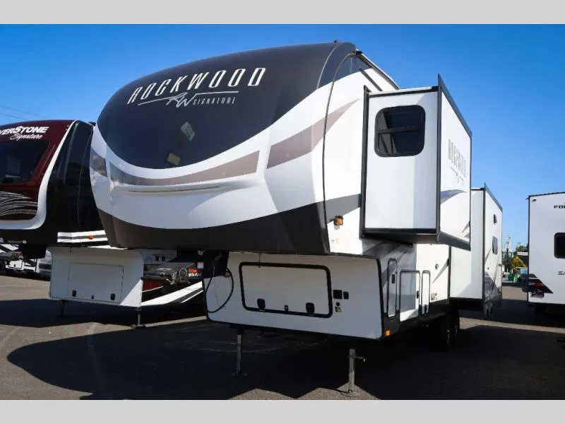 2024 Forest River Rockwood Signature 361RL - Photo 3