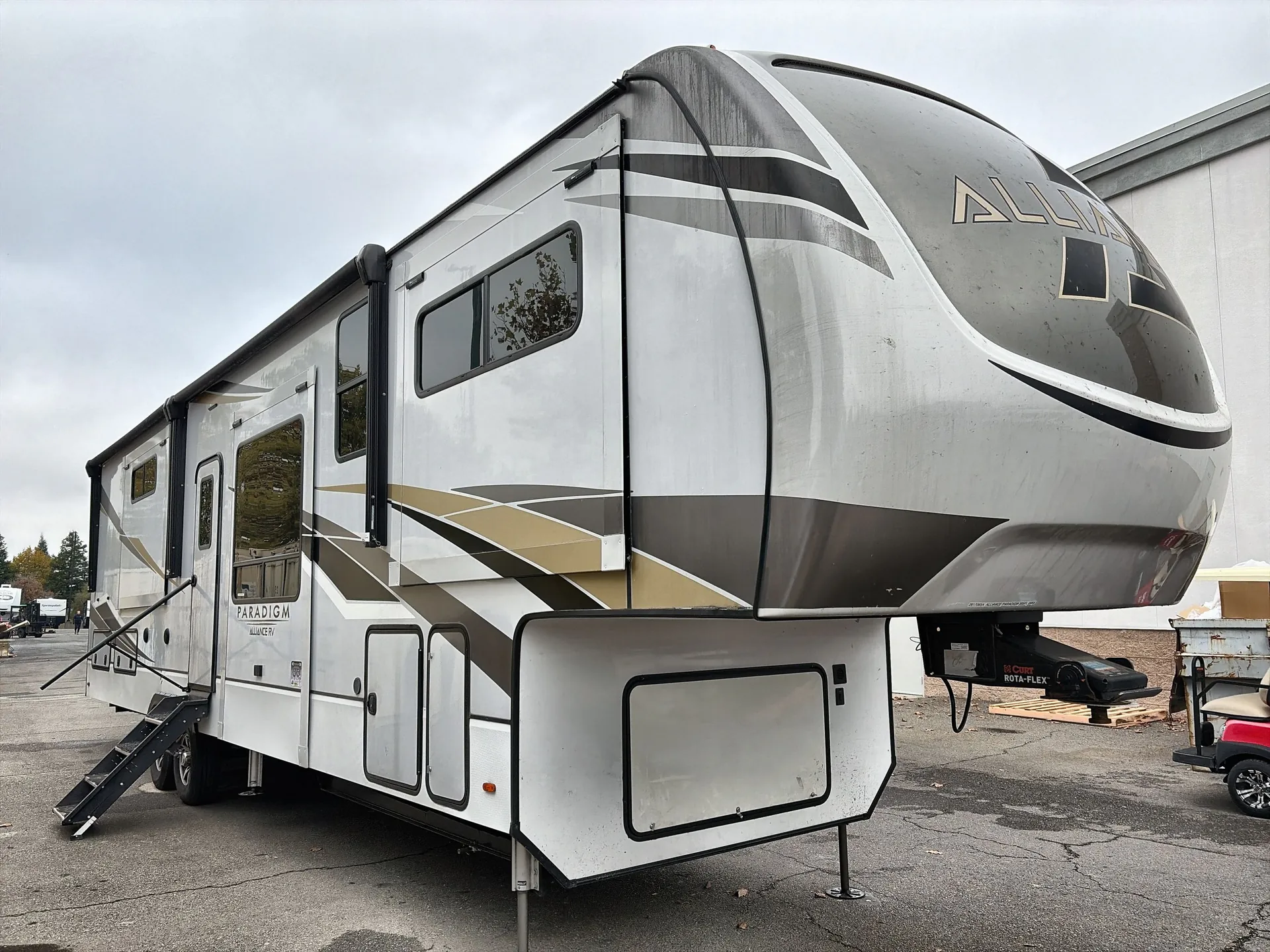 2022 Alliance RV Paradigm 385FL - Photo 2