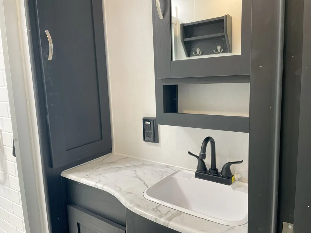 2023 Coachmen Freedom Express Ultra Lite 274RKS, Photos photo 17