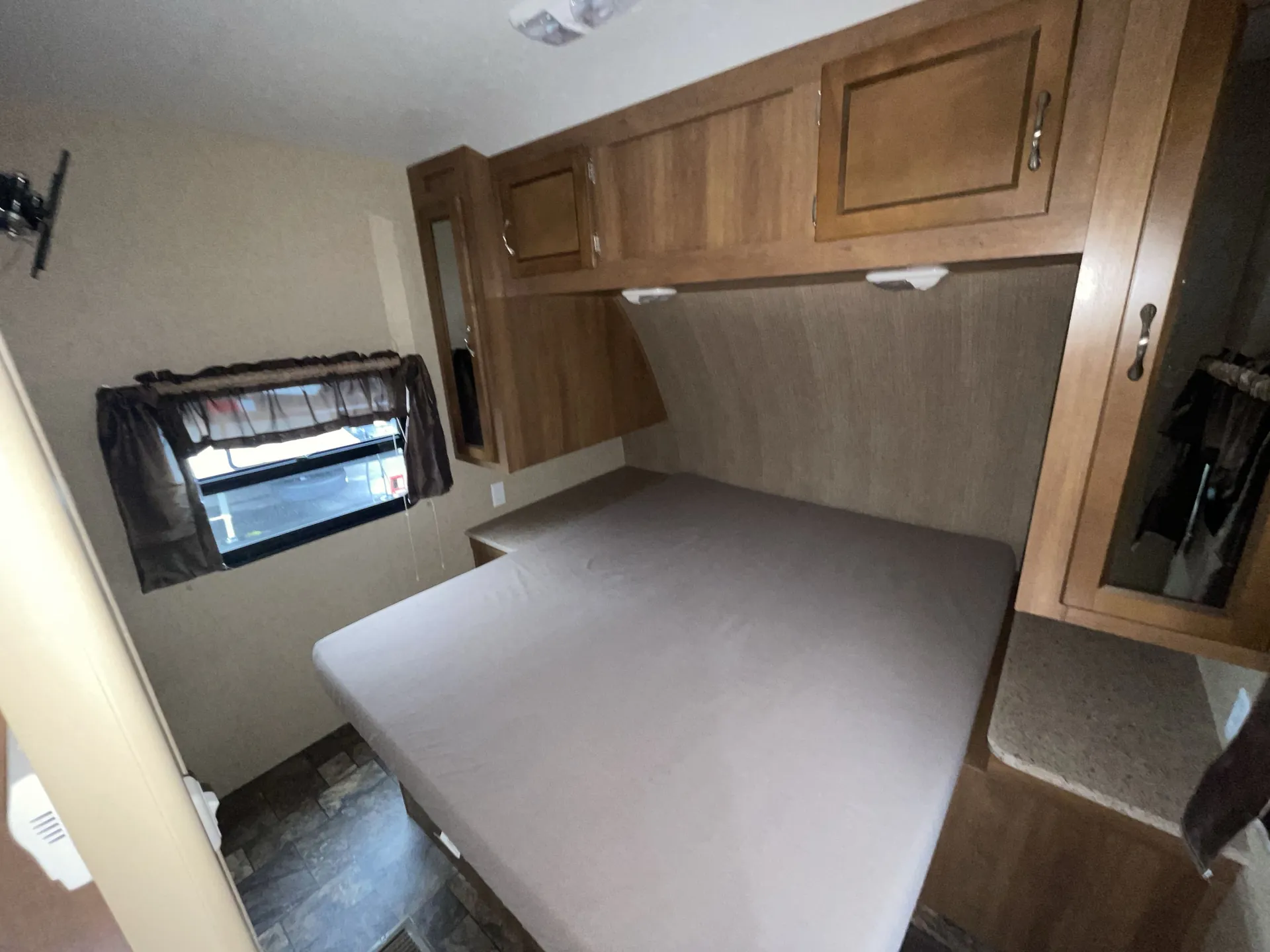 2019 Coachmen Catalina Legacy Edition 273BHSCK — living area main