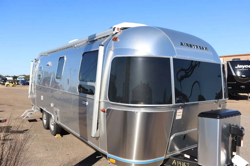 2026 Airstream International 27FB - Photo 2