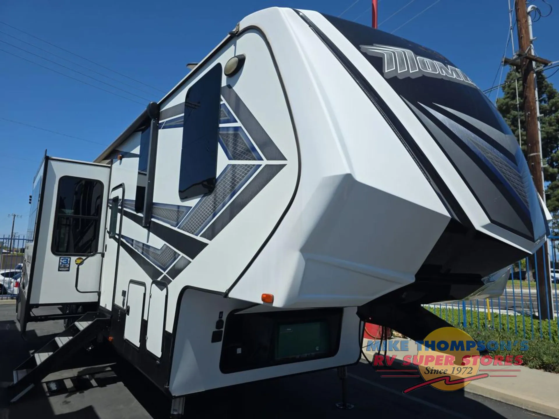 2018 Grand Design Momentum 381M - Photo 2
