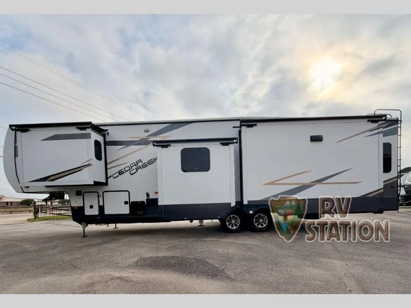 2021 Forest River Cedar Creek 377BH - Photo 4