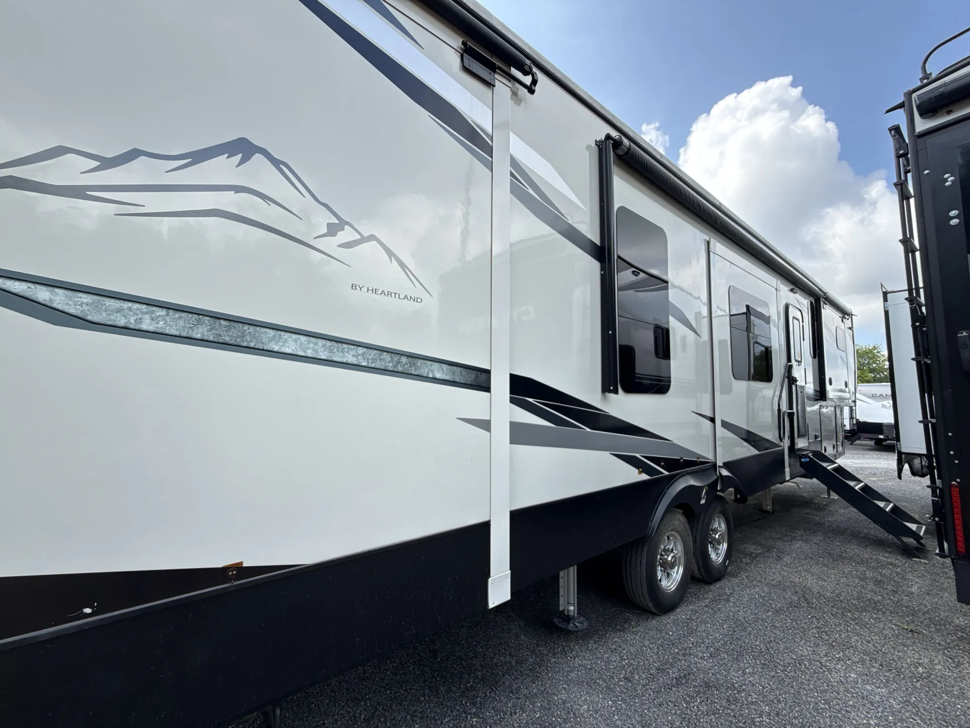 2021 Heartland Big Country 3895FK — campside