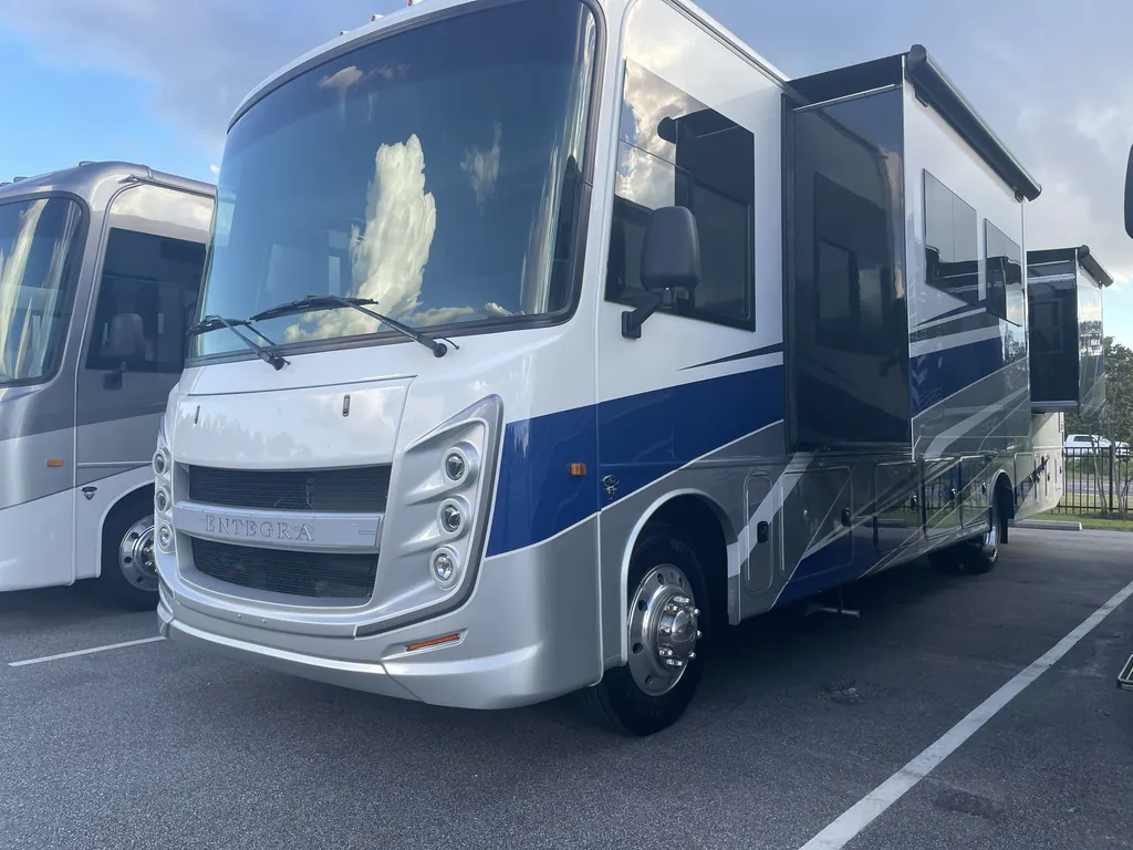 2027 Entegra Coach Vision XL 36C, Photos photo 7