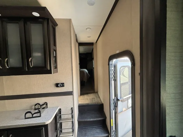 2018 Dutchmen Voltage Triton 3551, Photos photo 35