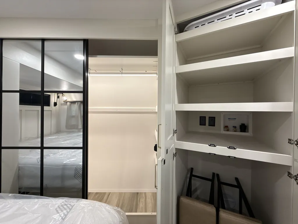 2027 Brinkley Model G 3970, Photos photo 24
