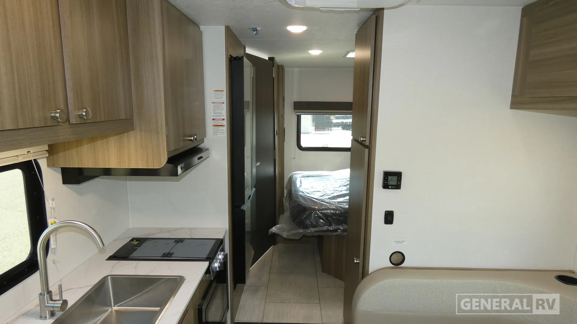 2026 Coachmen Freelander 21RS - Photo 3